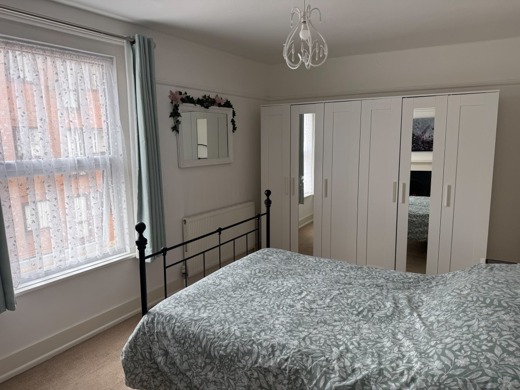 Lot: 158 - TWO-BEDROOM END-TERRACE HOUSE FOR INVESTMENT - Bedroom with painted walls and fitted carpet